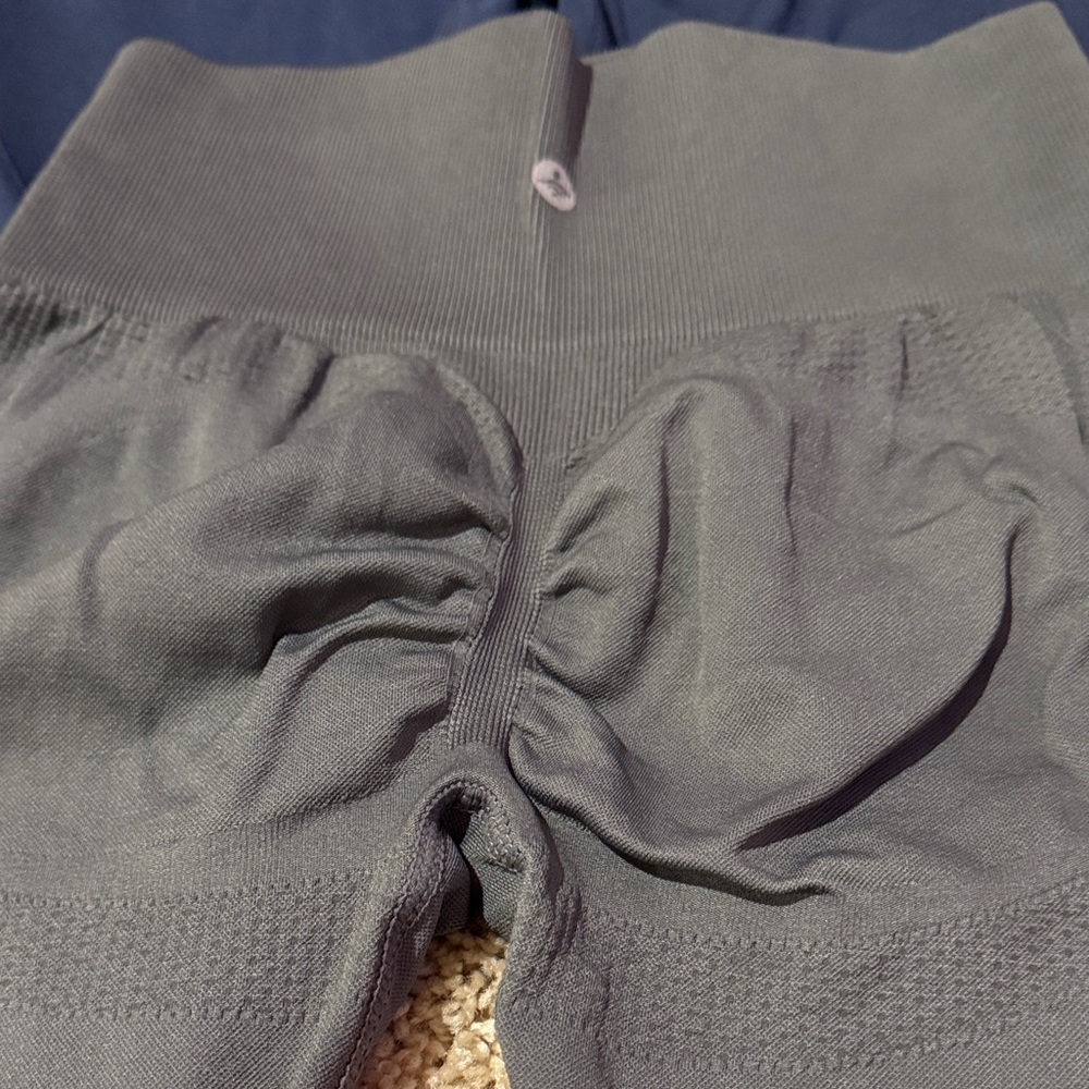 Halara VIRAL Butt Lifting Navy and Gray Leggings - Picture 2 of 3